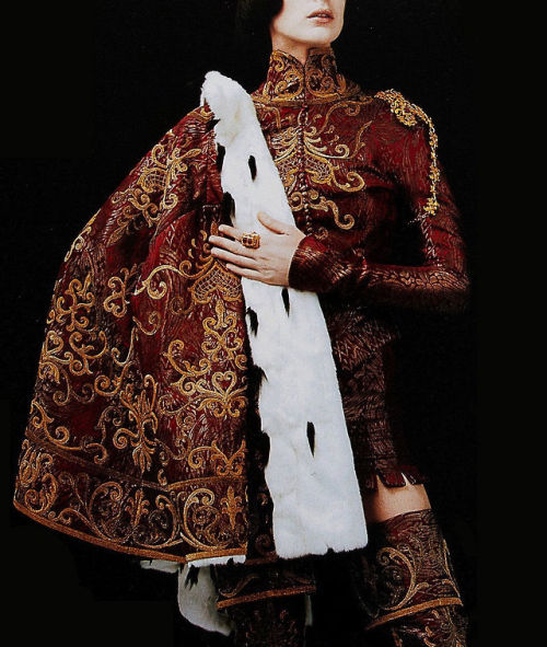 marthajefferson: johngallianolesincroyables: John Galliano for Christian Dior Fall Winter 1998 Haute