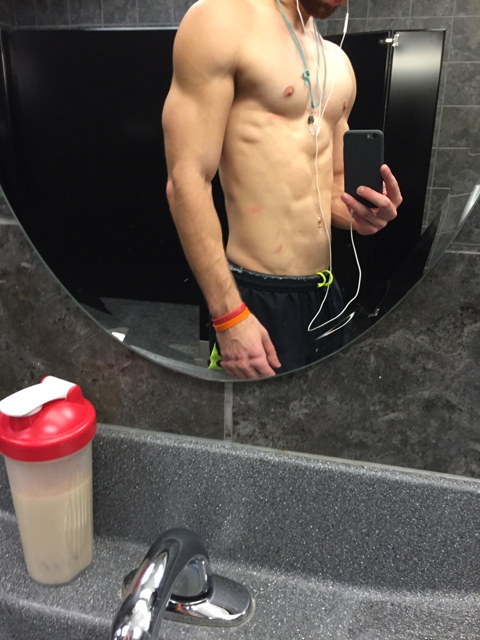 romancingthelookyloos:  After my chest workout yesterday. It was only a half hour,