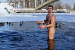 guyspantsdown:  Winter lake 