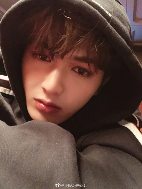 「180901」Zhengting’s Weibo Update“9 pictures to match September! (Not enough pictures so 