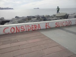 pirateo-feliz-del-eden:  Una razón más para amar el muelle Barón.   (Muelle Barón, Valparaíso, Chile.) 