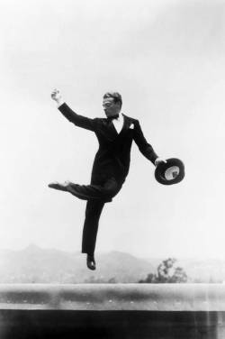 wehadfacesthen:  James Cagney, 1933. He wasn’t just a gangster in the movies, he was also a prolific hoofer. You can watch him dancing in Footlight Parade, Something to Sing About and, of course, Yankee Doodle Dandy, for which he won a Best Actor Oscar