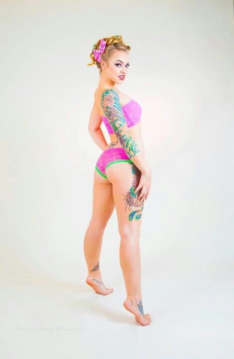 alternative-pinup:  Alternative Pinup girlPinup girl Twitter