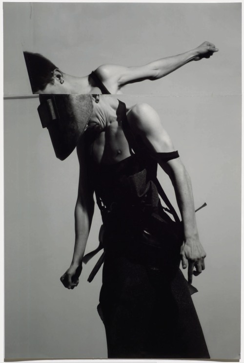 uniillusion:  Alex Bennett by Phil Hale 