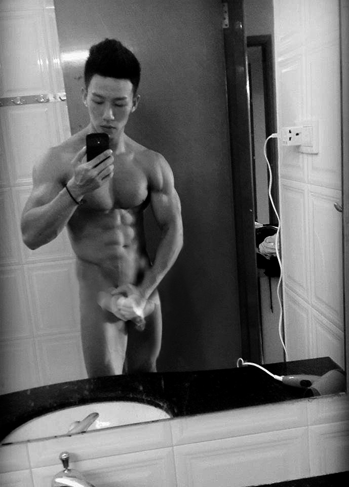 mantop106910:  從事猛男秀的台灣大肌肉大屌包的帥氣舞者…  Mars劉翔