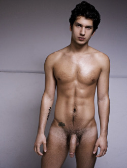 gingerstrap:  theamazingmaleshape:  CG Kelly  Yes please