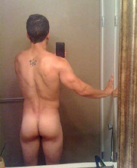 exclusivekiks:  Sexy white boy 💋💋  Follow me:  http://exclusivekiks.tumblr.com/