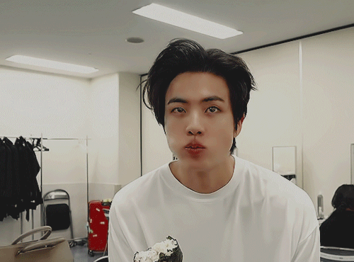 Just Jinnie Munching 