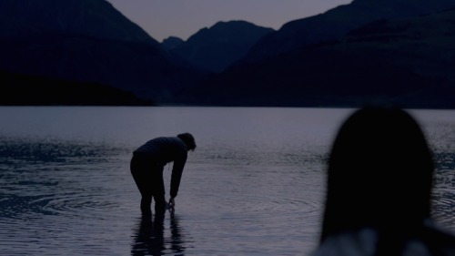 01sentencereviews:  “You’ve got a real teacher now. Make sure you pay attention to him… Listen…”Top of the Lake / S1E7 / dir. Jane Campion