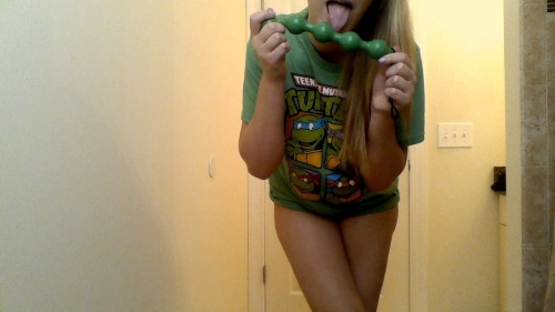 gifthorsesxxx:  analgirls:  turtle power - analgirls  What a great idea for a series :-). Made our day thxalot.
