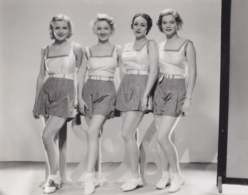 mj-punkk:Jean Rogers (L), Diana Gibsn (2nd L), Priscilla Lawson (2nd R) and Nan Grey ®, 1935