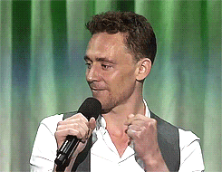 Tom Hiddleston singing ‘The Bare Necessities’ at D23 