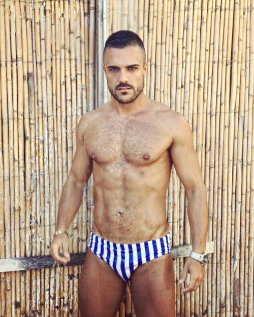 speedobuttandtaint:  Speedobuttandtaint: Thanks to over 72,500 followers of hot men , butts and speedos. 