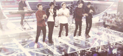 zaynismalik-blog:  Live While We’re Young - Music Station 