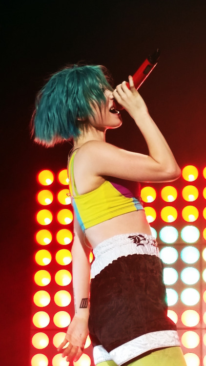 katherineholmes13:  The Incredible Hayley Williams. MONUMENTOUR in Austin, TX. August 2nd, 2014 Shot