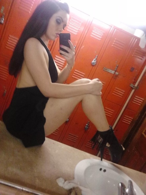 ryansmilesxxx:  I love how my legs look here