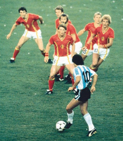 ughpsh:  Diego Maradona against six Belgium