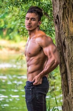 arabfitnessgods:  Sexy Arab Muscle God Ayoub