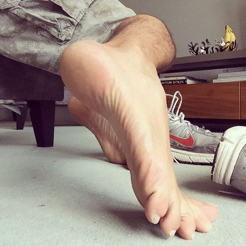 Sniff..lick..suck #ukfootlad #malefeet #malefeetworship #malefeetlovers #malefeetfetish #malefeetlov