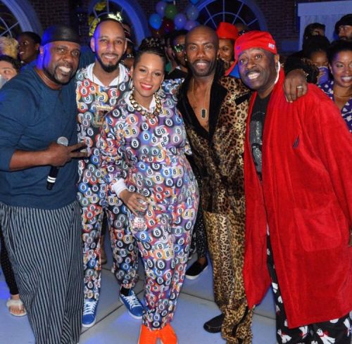 missladylove20:  Alicia Keys Celebrates Her Birthday With A ‘House Party’ Pajama Jammy Jam [ & Epic Dance Off] Those Deans be lovin’ their themed parties!  A few months ago, Alicia Keys surprised hubby Swizz Beatz with a “Coming To America”-themed