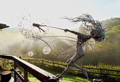 kaneki-kenkin: mymodernmet: UK-based artist Robin Wight uses stainless steel wire to form stunning, 