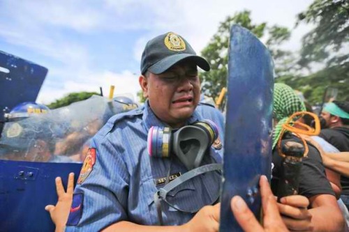 strengthandlace:  lickystickypickyshe:  This happened few days ago (7/22) when the president of the Republic of the Philippines delivered his State of the Nation Address(SONA). Since this is an important event, many of the police force were deployed to