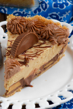 hoardingrecipes:   Peanut Butter Cup Pie   Yumm