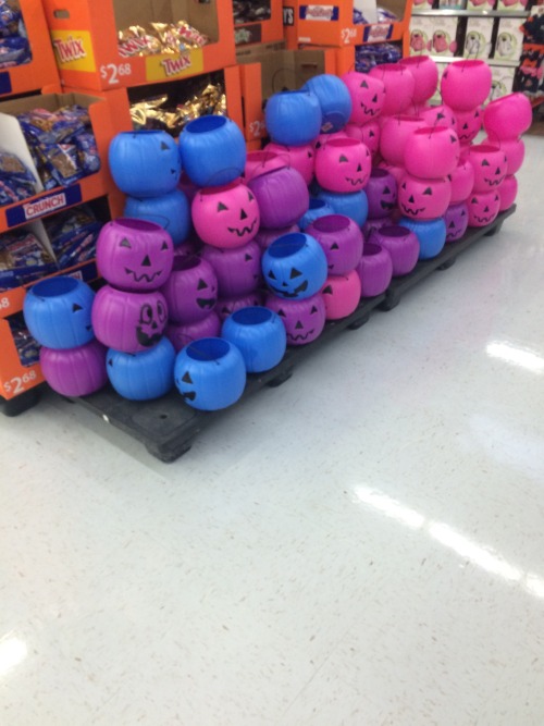 kurtwagnermorelikekurtwagnerd:  kurtwagnermorelikekurtwagnerd:  isn’t it great that walmart supports boosexuality  fuck you guys im hilarious