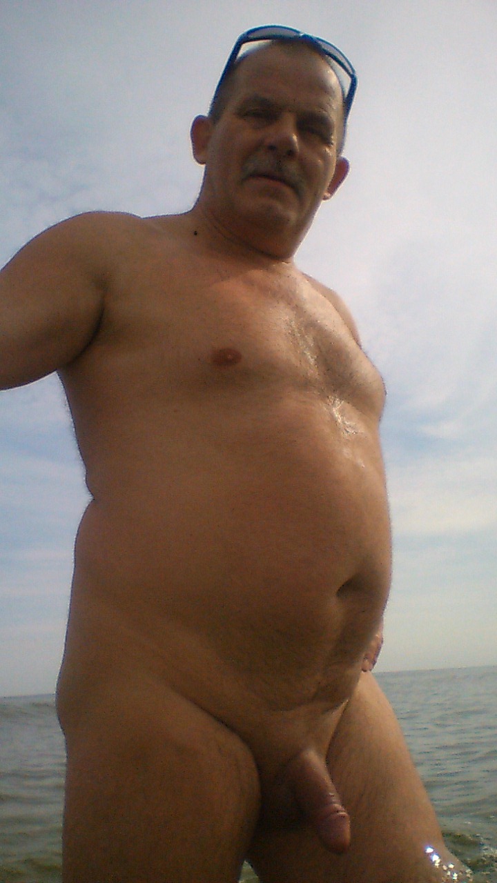 newtoarea:  inakedlifestyle:  http://inakedlifestyle.tumblr.com   very sexy man love