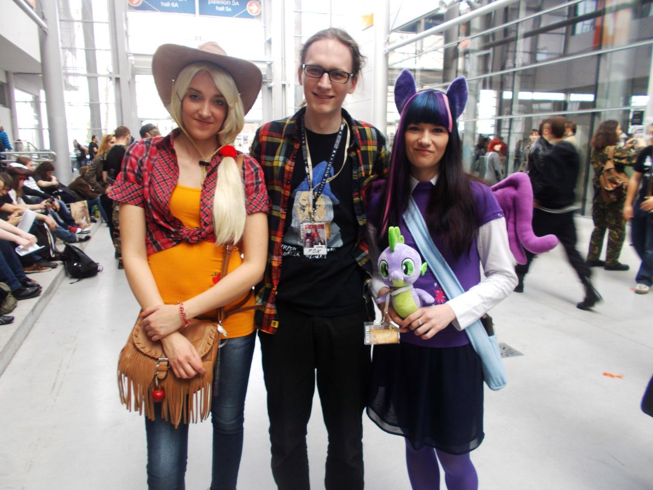 Pyrkon photos 2/2 I don&rsquo;t even ship Applejack and Twilight, but fine, I&rsquo;ll