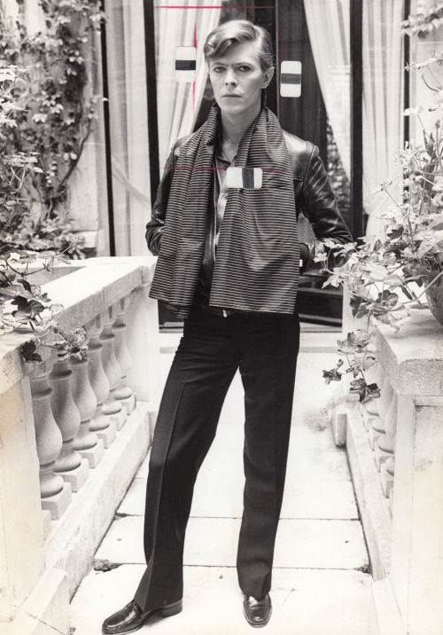 dustonmars: David Bowie looking very stylish in Paris. 1977