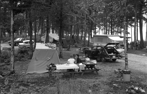 dndeed:vintagecamping:A couple takes a break from setting up camp at their site in Mont-Orford Natio