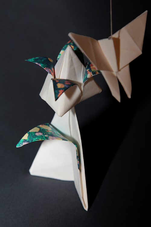 Leonardo’s archive:Origami Project - The Tulip28th of November, 2016.Medium: origami of a tulip, cov