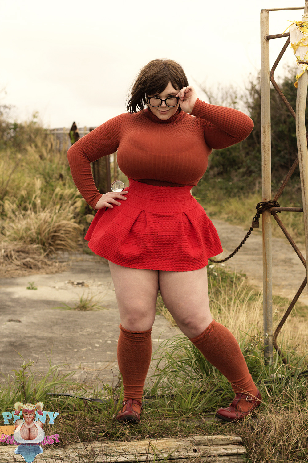 be-cool-love-big-girls:  itoons:  Velma Dinkley by underbust  Now we talking…..