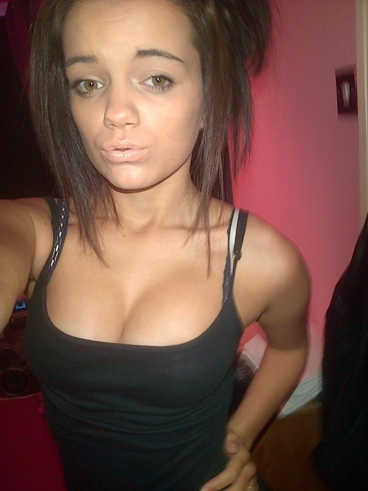 chavslutsandslags:Id Fucking Smash This Sexy Chav Fucktoys  Cunt To Pieces! 