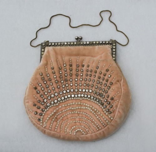 fawnvelveteen:  1920’s French Beaded Velvet Evening Bag 