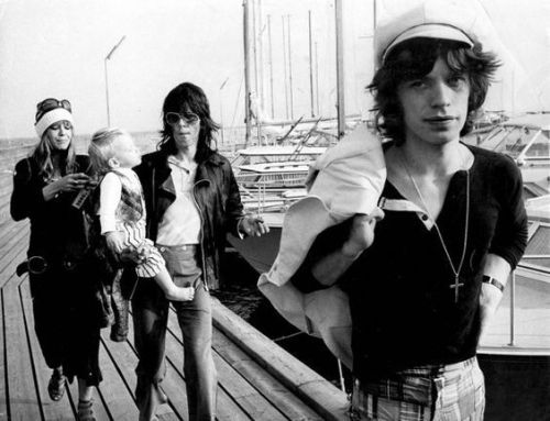 weirdpicturesoftherollingstones:  when you’re the third wheel