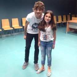 onedhqcentral-blog:  Louis with @saan_100 backstage in Barcelona (08.07.2014) 