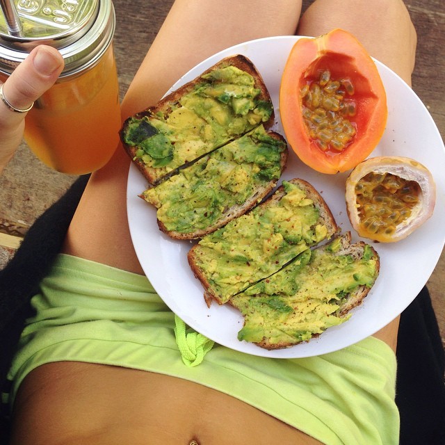 cleanbodyfreshstart:  the juiciest apple/mango juice accompanying my breakfast of