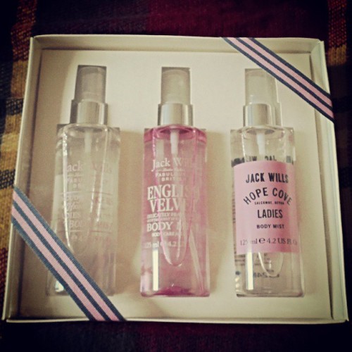 I love Christmas, boots always bring out the best gift sets! #boots #jackwills #Christmas #present #