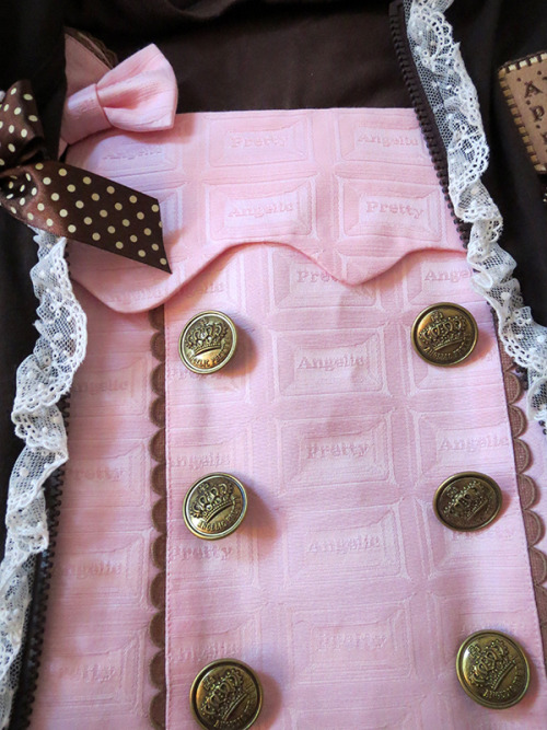 mintkismet:  Finally the owner of a long time wishlist item - Angelic Pretty’s Royal Chocolate salopette in pink ヾ(´∀｀○)ﾉｲｪｰｲ♪ here’s a quick coordinate I put together with it - there’ll be some tweaking before I wear it out,