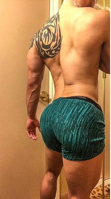 dominicanblackboy:  Yellowboi fine fat muscle latin ass!😍