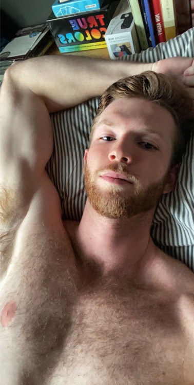 woofberg:into-p4radise:Hello,bonjour nice blond hairy guy,sympa ce petit blond poilu&hellip;