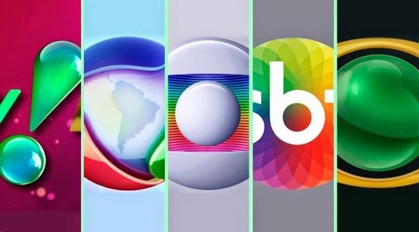 Real Time (24/05/2015) – Globo na liderança; SBT com boa audiência
Nos minutos seguintes, a Globo e a Record caíram, mas seguem em suas colocações. Já o SBT elevou os índices e aparece logo atrás da Record.