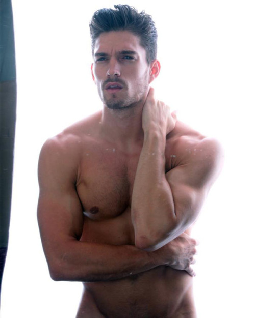 hunkopedia:  Follow Hunk’o’pedia for more hot guys! Follow my new personal blog: The Mask & The Mirror!