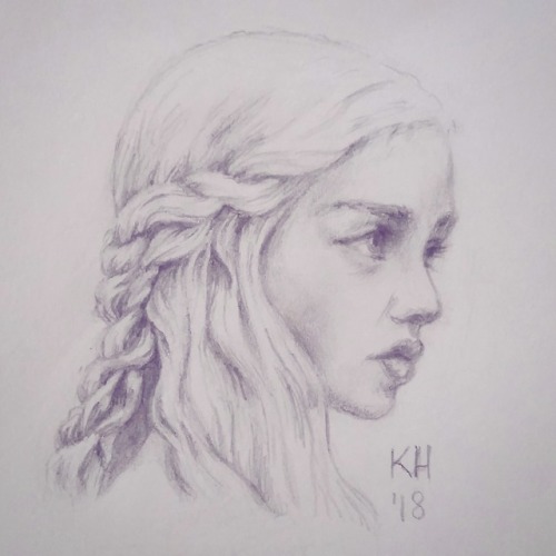 I’ve been practicing figure drawing lately so here’s a tiny portrait study of Daenerys of Game of Th