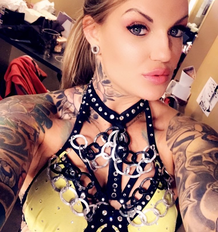 stripper-locker-room:  https://www.instagram.com/viennavenom/