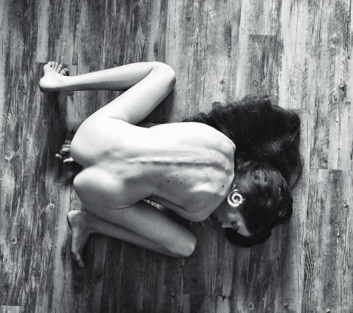 atlas-below: return of the frog (self shot)