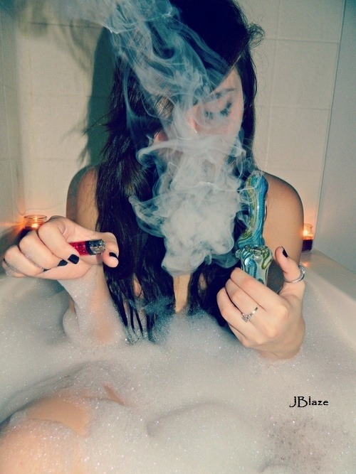 cute-stoner-chicks: Anyone Else Fall In Love With This Cute Stoner Chick?