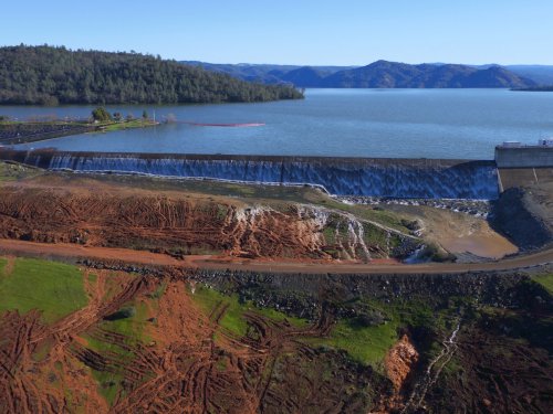 Lake Oroville Dam Emergency Edit2: Per press reports, by using low flows at the main spillway combin